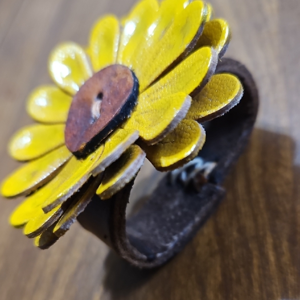 Hand Crafted Flower Genuine Leather Dog Collar Charm NEW - Picture 2 of 14